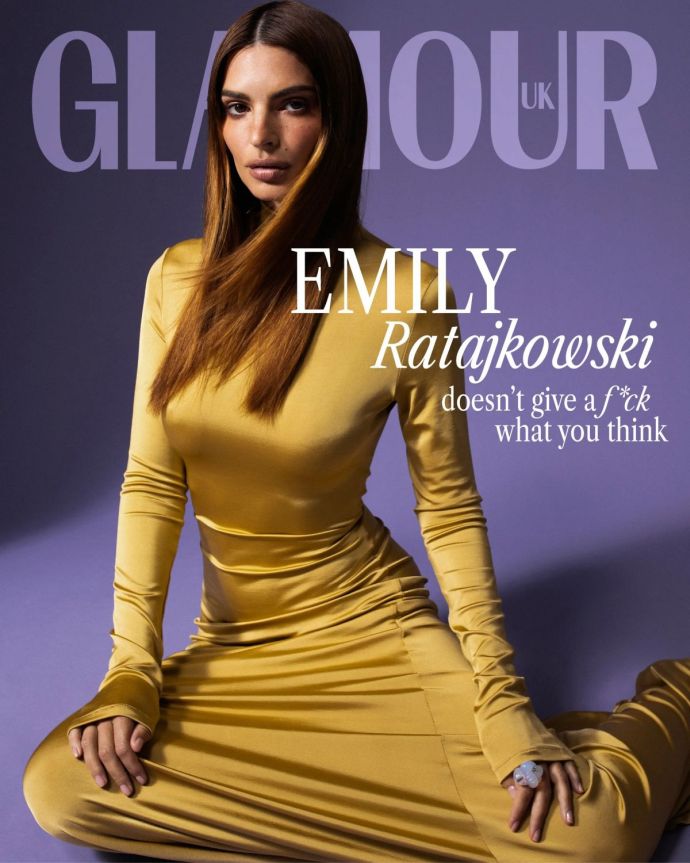 Эмили Ратаковски постаралась быть приличной, но всё равно почти обнажила грудь для Glamour